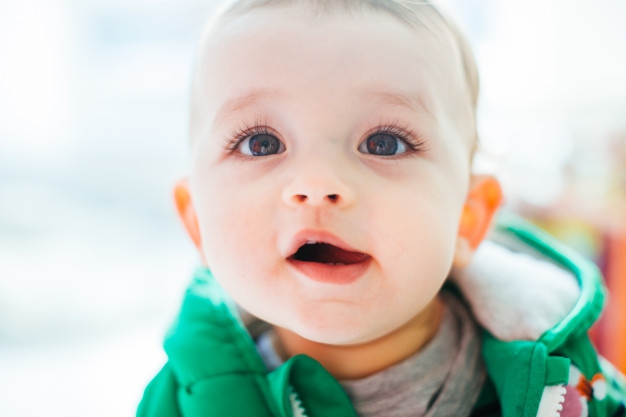 Cara Aman Membersihkan Hidung Bayi