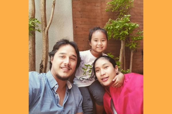 Happy Salma Lahirkan Putra Kedua Secara Normal