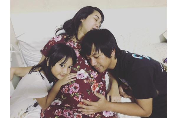 Kebahagiaan Rian D’Masiv Dikaruniai Bayi Laki-laki