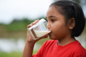 Minum Susu UHT Penting untuk Tumbuh Kembang Anak