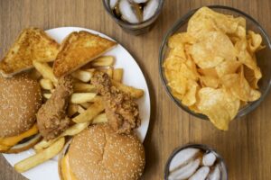 Hati-Hati! Anak Ketagihan Konsumsi Junk Food