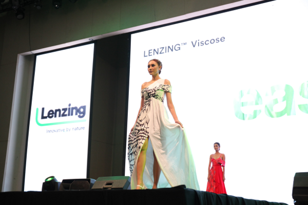 Peringati 35 Tahun Berdiri, SPV Gelar Fashion Show