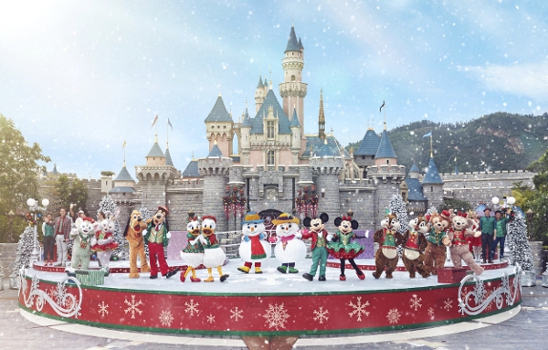 Serunya Natal dan Tahun Baru di Hong Kong Disneyland