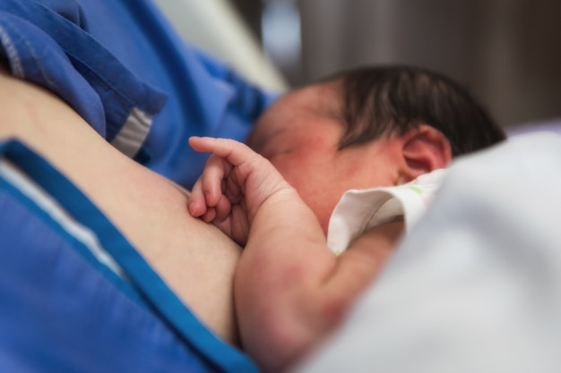 Bolehkah Menyusui Bayi saat Sedang Sakit?