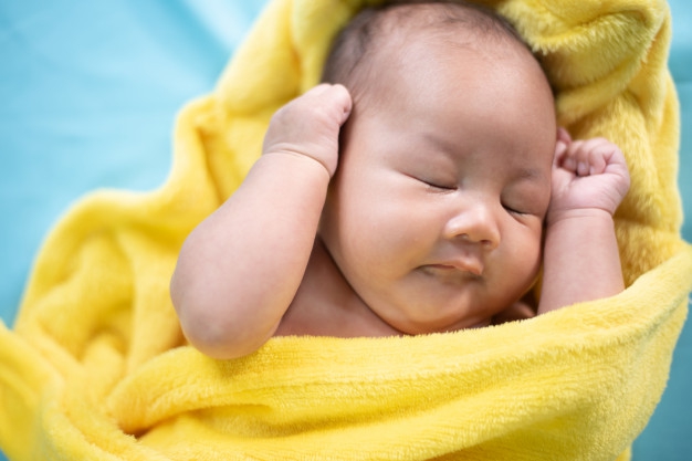 Moms, Jangan Bersihkan Tali Pusat Bayi dengan Alkohol!