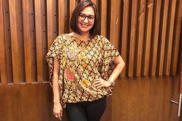 Hari Batik Nasional, Ini Gaya 10 Selebriti dengan Batik