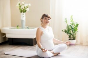 Senam Hamil di Rumah? Bisa kok, Moms!