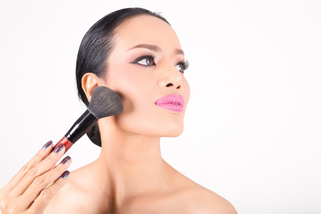 Cara Tetap Cantik saat Hamil dengan Contouring