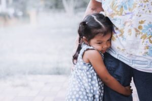 Dampak Buruk Helicopter Parenting pada Anak