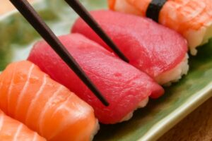 Bolehkah Konsumsi Sushi dan Makanan Mentah saat Hamil?