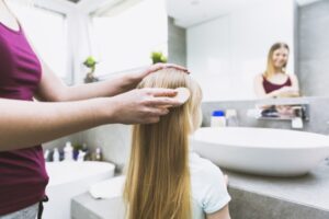 5 Langkah Mudah Atasi Kutu Rambut pada Anak