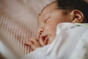 Moms, Ini Cara Melatih Bayi Tidur dalam Waktu 10 Hari