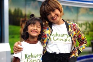 Cerita Emak dan Ara di Film Keluarga Cemara