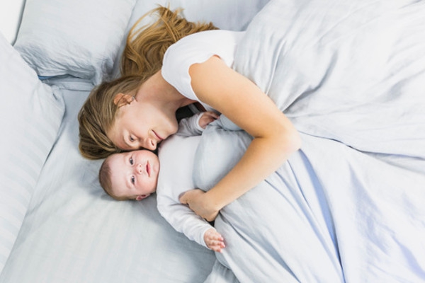 Ini Kebiasaan Orang Tua yang Membuat Bayi Sulit Tidur