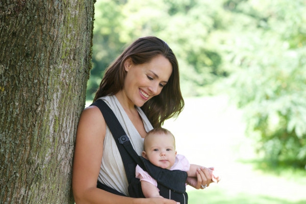 10 Rekomendasi Gendongan Sesuai Usia Anak