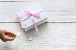 10 Ide Kado yang Tepat untuk Bayi Baru Lahir