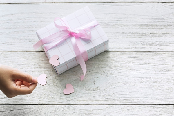 10 Ide Kado yang Tepat untuk Bayi Baru Lahir