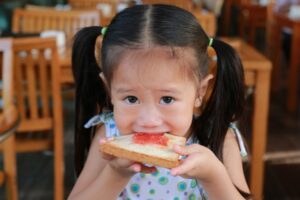 Aturan Memberikan Camilan Sehat untuk Balita