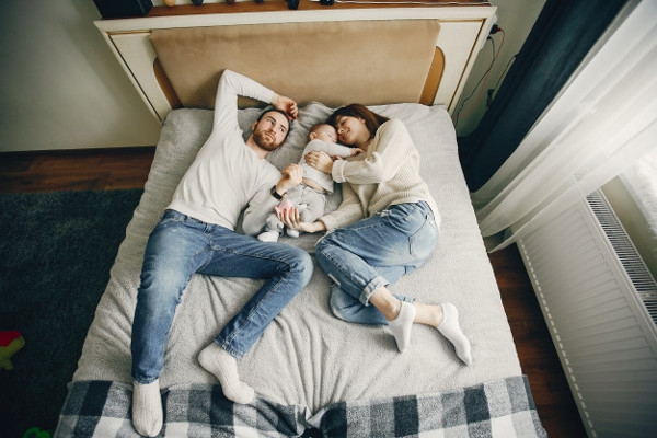 Ini Dia Perdebatan Orang Tua Baru dan Cara Mengatasinya