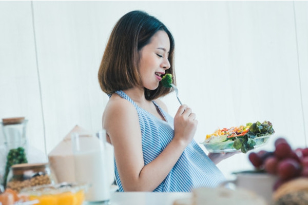 Daftar Makanan yang Tidak Boleh Dikonsumsi Ibu Hamil