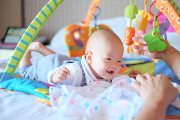 10 Manfaat Tummy Time untuk Bayi