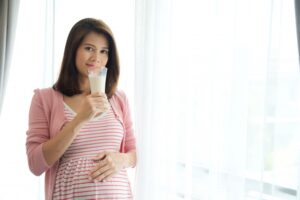 Kapan Ibu Hamil Perlu Minum Susu Khusus Hamil?