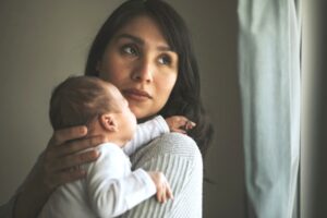 10 Cara Mengusir Rasa Sepi untuk Para Ibu Baru