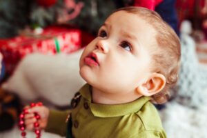 Tips Membersihkan Mata, Hidung, dan Telinga Bayi