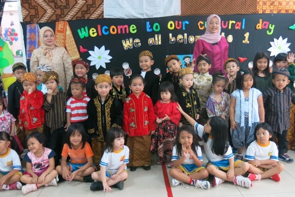 Pentingnya Mengenalkan Budaya Sejak Dini pada Anak