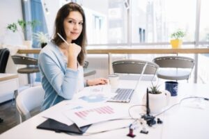 6 Ide Pekerjaan yang Bisa Moms Lakukan di Rumah