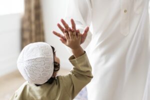 Tips Mengajak Anak Salat Tarawih di Masjid