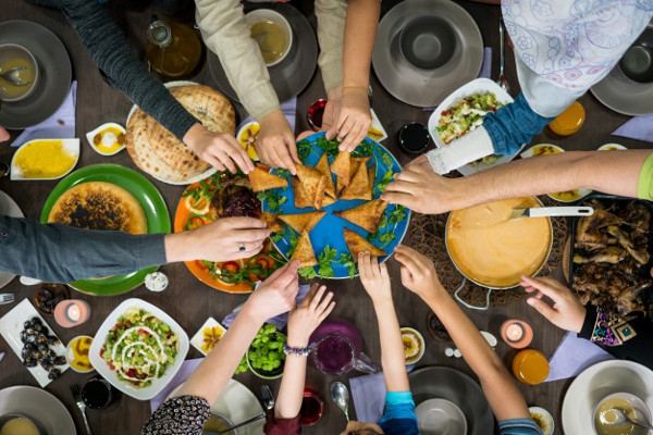 Makanan dan Minuman yang Perlu Dihindari saat Berbuka