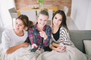 Dilema Ibu Baru, Kehilangan Teman saat Si Kecil Hadir