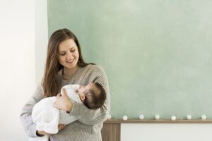 Melahirkan di Usia Tua Bikin Anak Lebih Pintar?