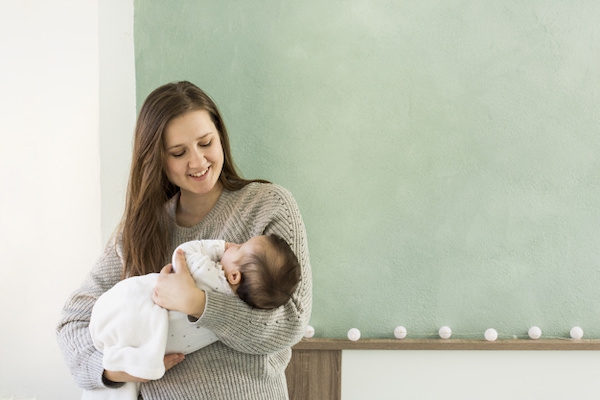 Melahirkan di Usia Tua Bikin Anak Lebih Pintar?