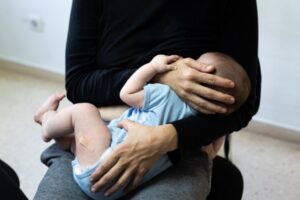 Penting! Pertolongan Pertama saat Bayi Kecelakaan