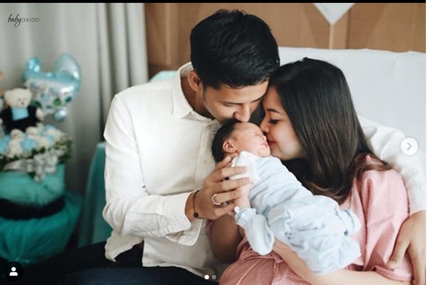 Selamat! Para Selebriti Ini Resmi jadi Moms