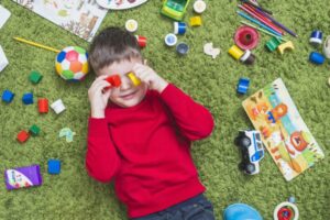 Bolehkah Anak Bermain Sendiri? Ini Jawabannya, Moms