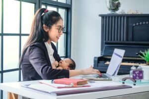 ini Tantangan yang Harus Dihadapi Ibu Bekerja