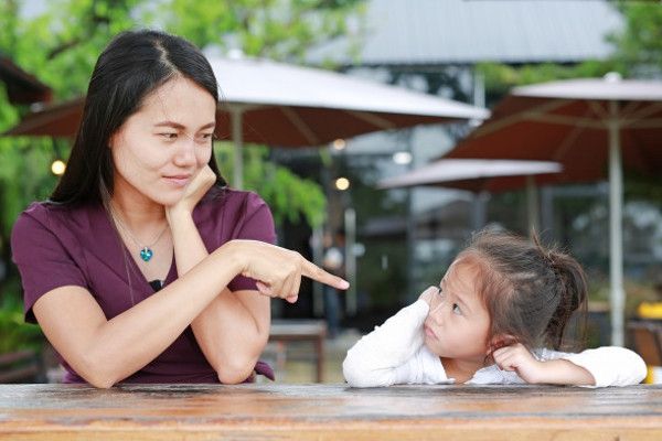 Saat Balita Bertingkah Seperti Bayi Lagi, Ada Apa Ya?
