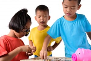 Yuk, Ajarkan Anak Mengelola ‘Salam Tempel’ Lebaran