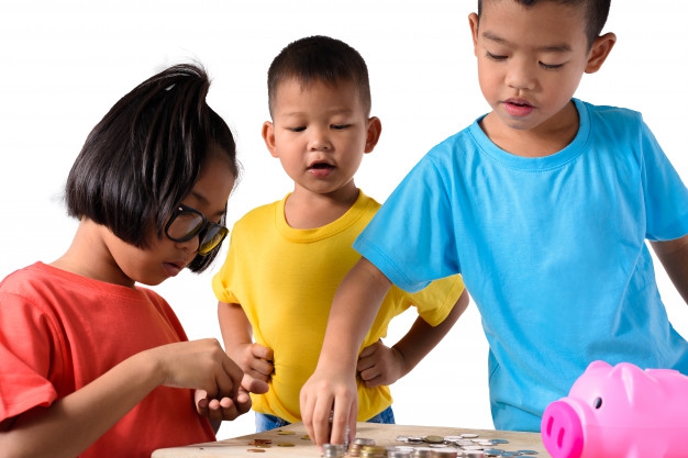 Yuk, Ajarkan Anak Mengelola ‘Salam Tempel’ Lebaran