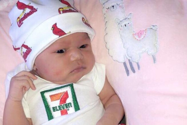 Viral! Keberuntungan Bayi 7-Eleven