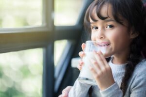 Manfaat Susu Segar buat Kesehatan & Tumbuh Kembang Anak