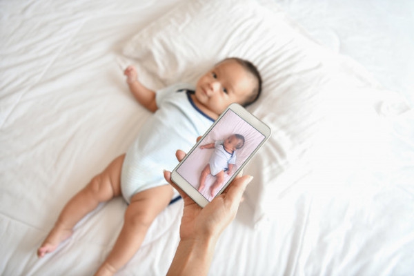 9 Tips Aman Posting Foto Anak di Media Sosial