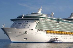 Tragis! Bayi Terjatuh dari Kapal Pesiar