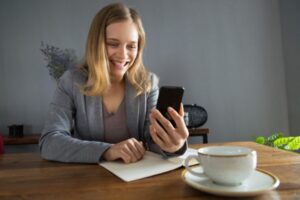 Trik Memantau Anak saat Anda Sedang Bekerja