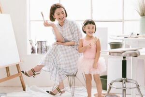 Follow 8 Influencer Moms ini untuk Tahu Soal Parenting!