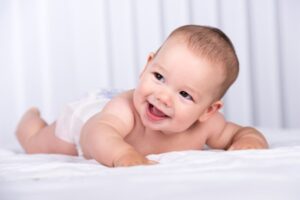 Ide Nama Bayi Laki-Laki yang Bermakna Pertama