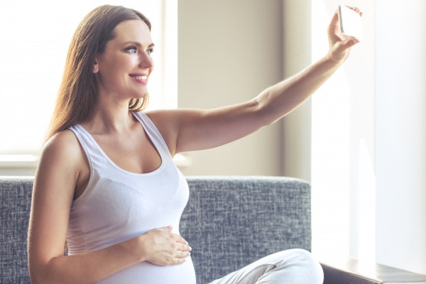 Haruskan Memberitahu Kehamilan Anda pada Semua Orang?